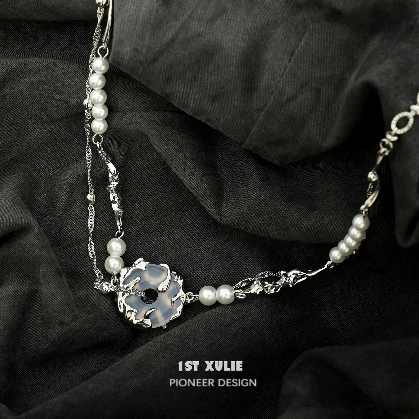 Punk pearl choker necklace with silver accents and unique floral design for stylish outfits