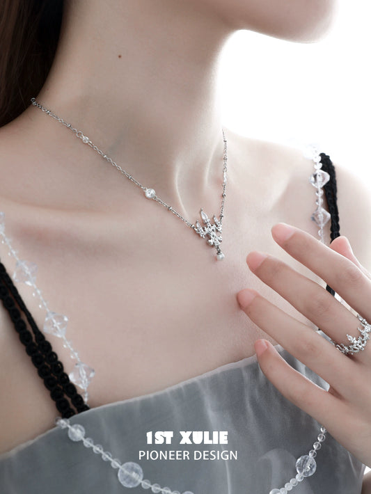 Elegant 1STXULIE crystal lamp silver necklace with a sparkling design, perfect for special occasions.