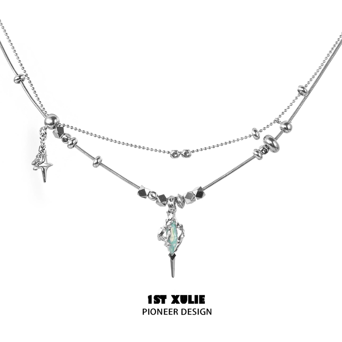Stylish dark dreamcore necklace featuring unique spikes and crystal accents for a bold look