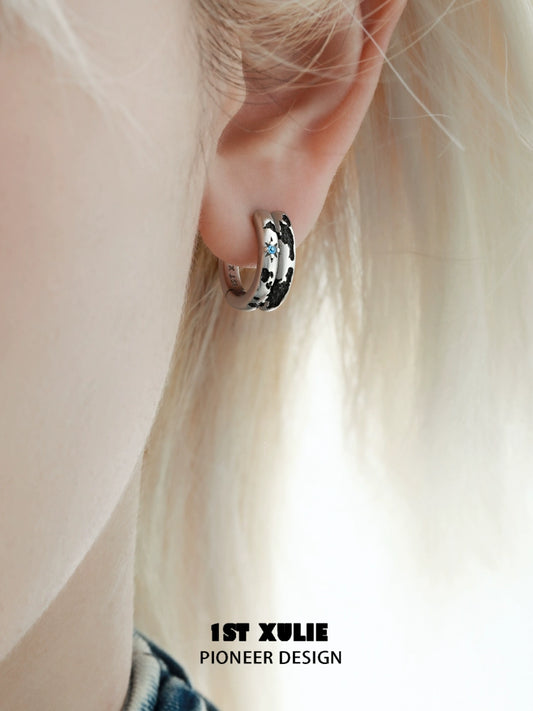 Y2K planetary earrings in a sleek silver design, perfect for trendy accessories