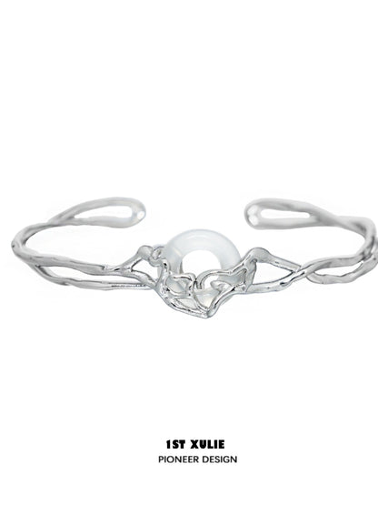 Unique 1STXULIE Agate Silver Bracelet featuring a modern twisted design for stylish wear
