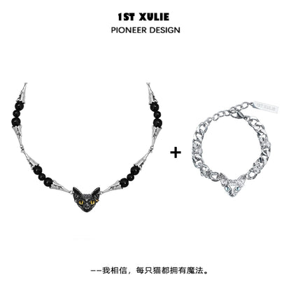 Stylish black cat necklace from 1STXULIE with a unique design and vibrant eyes