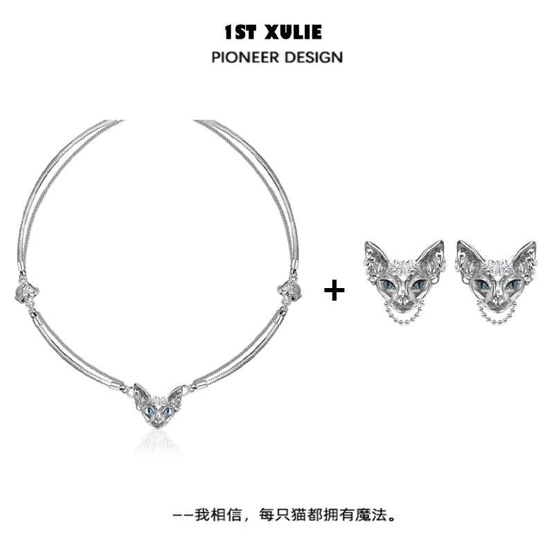 1STXULIE Cat Clavicle Necklace with Elegant Cat Face Design and Sparkling Blue Eyes