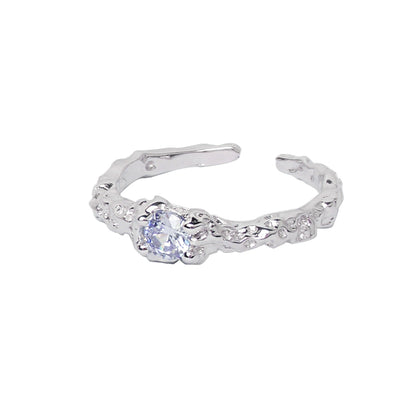 Dream fairy purple zircon ring with sparkling details in silver for elegant fashion statements