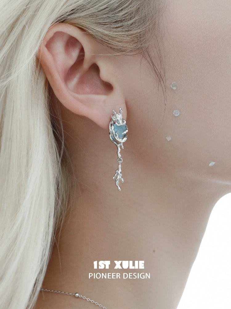 1STXULIE fantasy dragon earrings with elegant design and sparkling gemstone accents