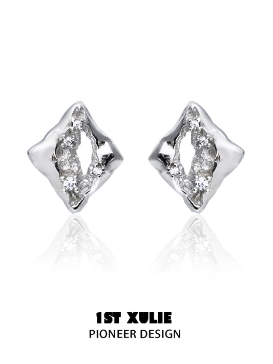 Geometric silver earrings with a unique diamond shape design from 1ST XULIE