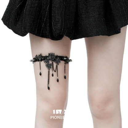 Gothic black rose leg chain with delicate detailing for a chic, edgy accessory look
