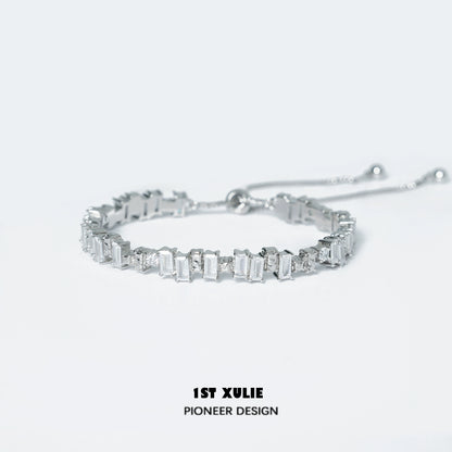 1ST XULIE Iceland zircon star bracelet in silver with a chic and elegant design