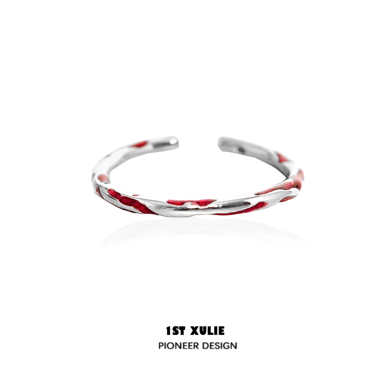 Minimalist bloody silver ring with a twisted design for a unique fashion statement