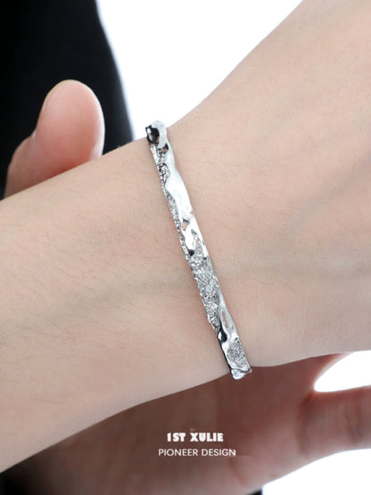Stylish minimalist silver bracelet by 1STXULIE, featuring a sleek and modern design