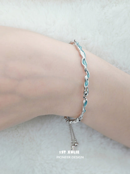 1STXULIE ocean tide blue bracelet with a sleek design on a wrist for stylish accessory lovers