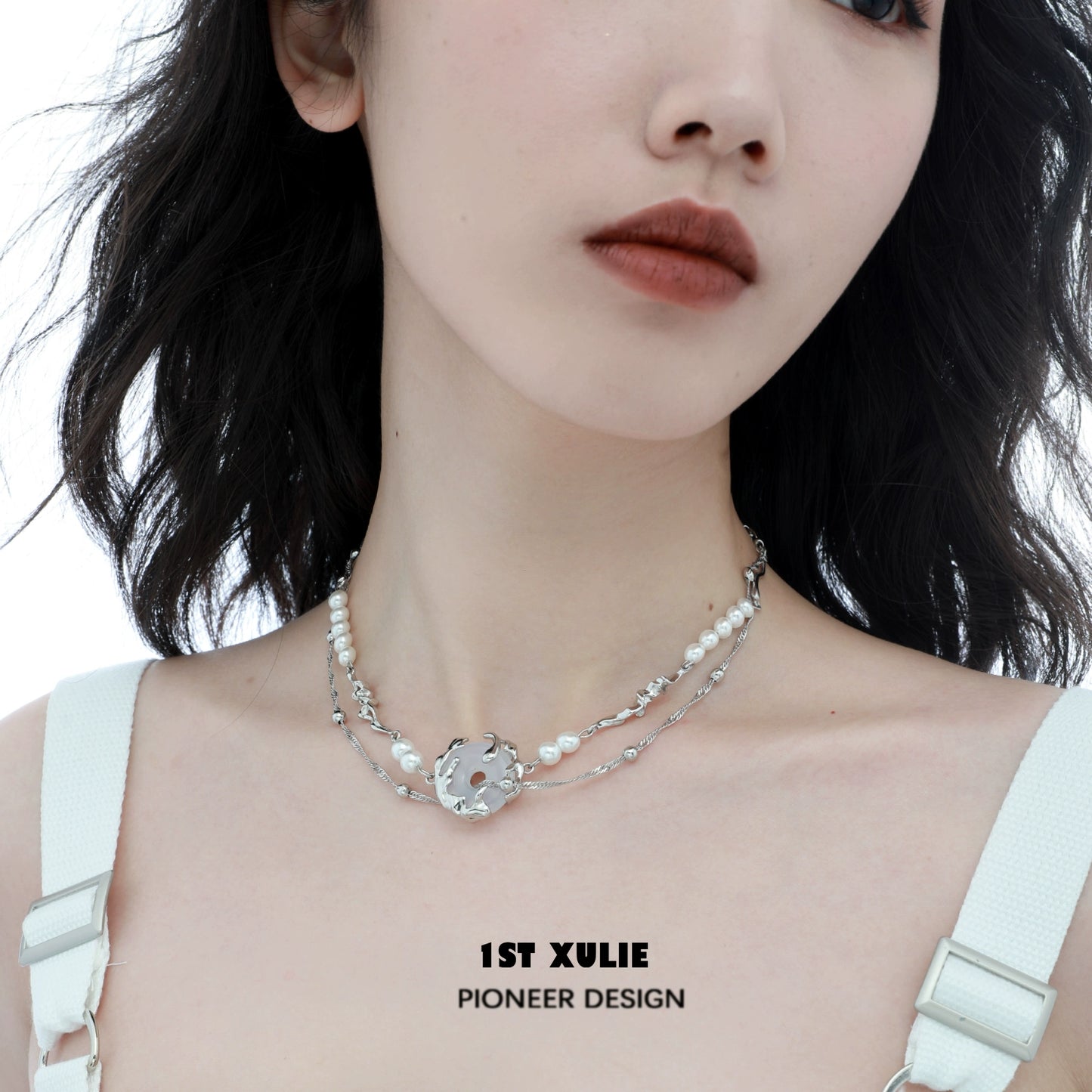 Stylish punk pearl choker necklace with unique design for trendy fashion enthusiasts