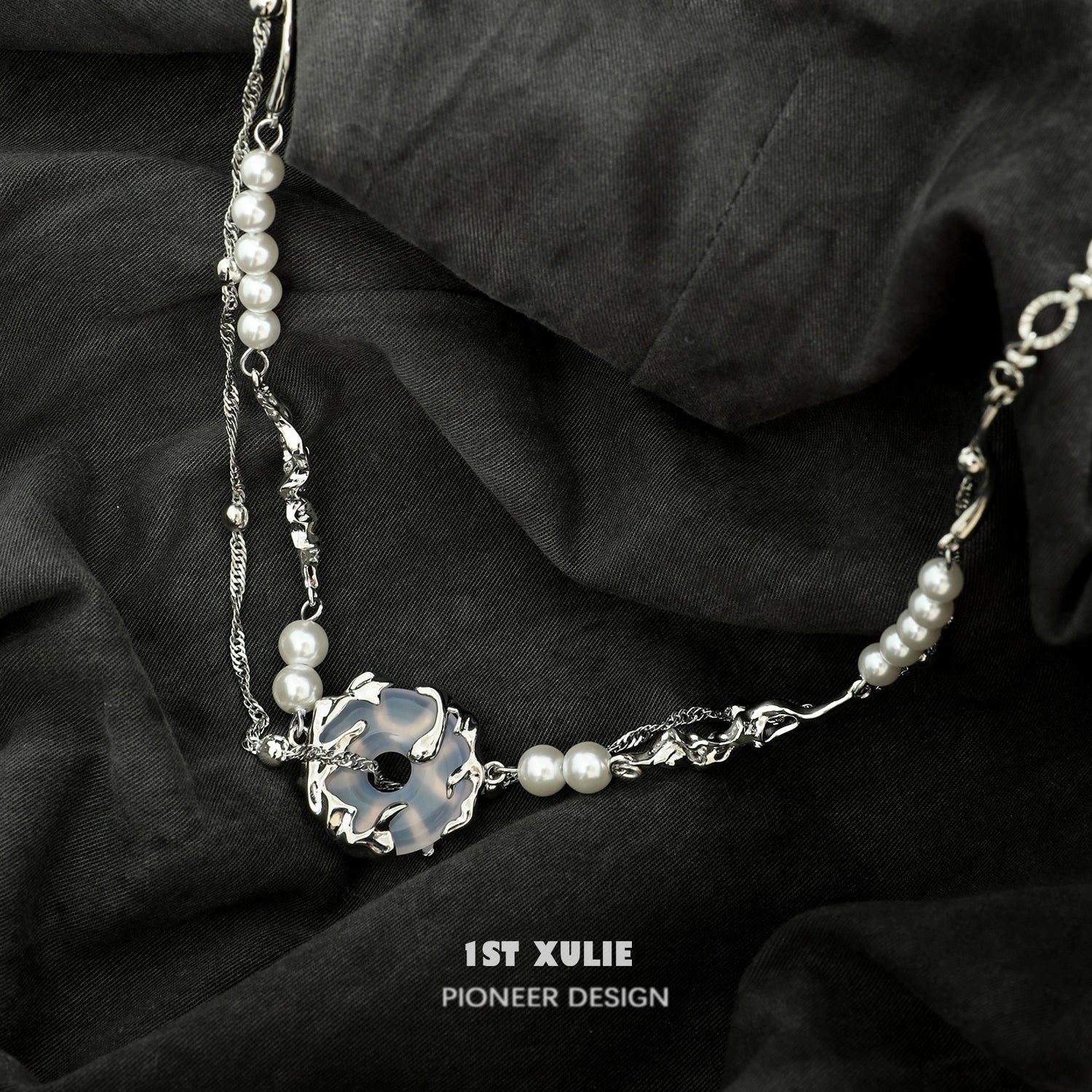 Punk pearl choker necklace with silver accents and unique floral design for stylish outfits
