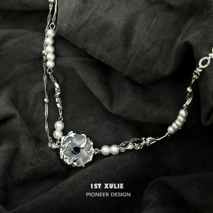 Punk pearl choker necklace with silver accents and unique floral design for stylish outfits