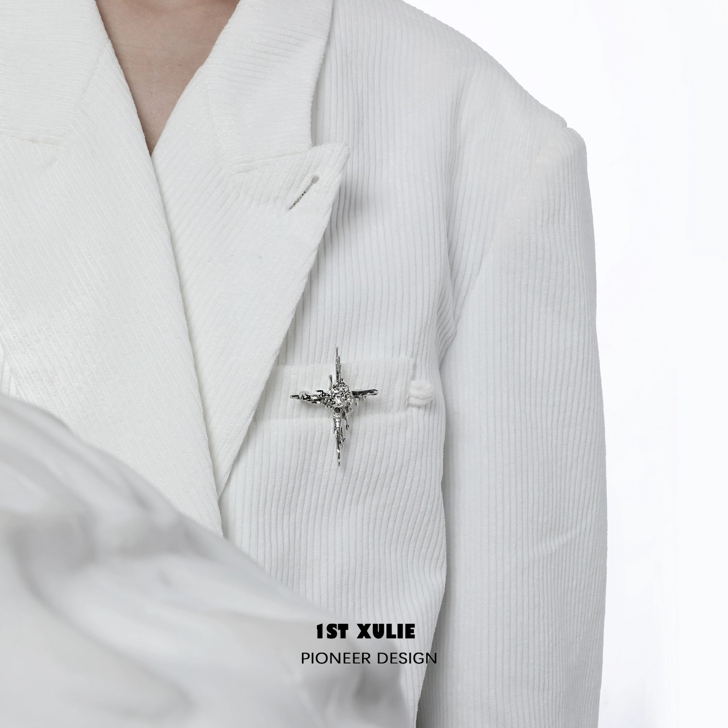 Elegant starry silver brooch on a white suit jacket, adding a touch of sophistication