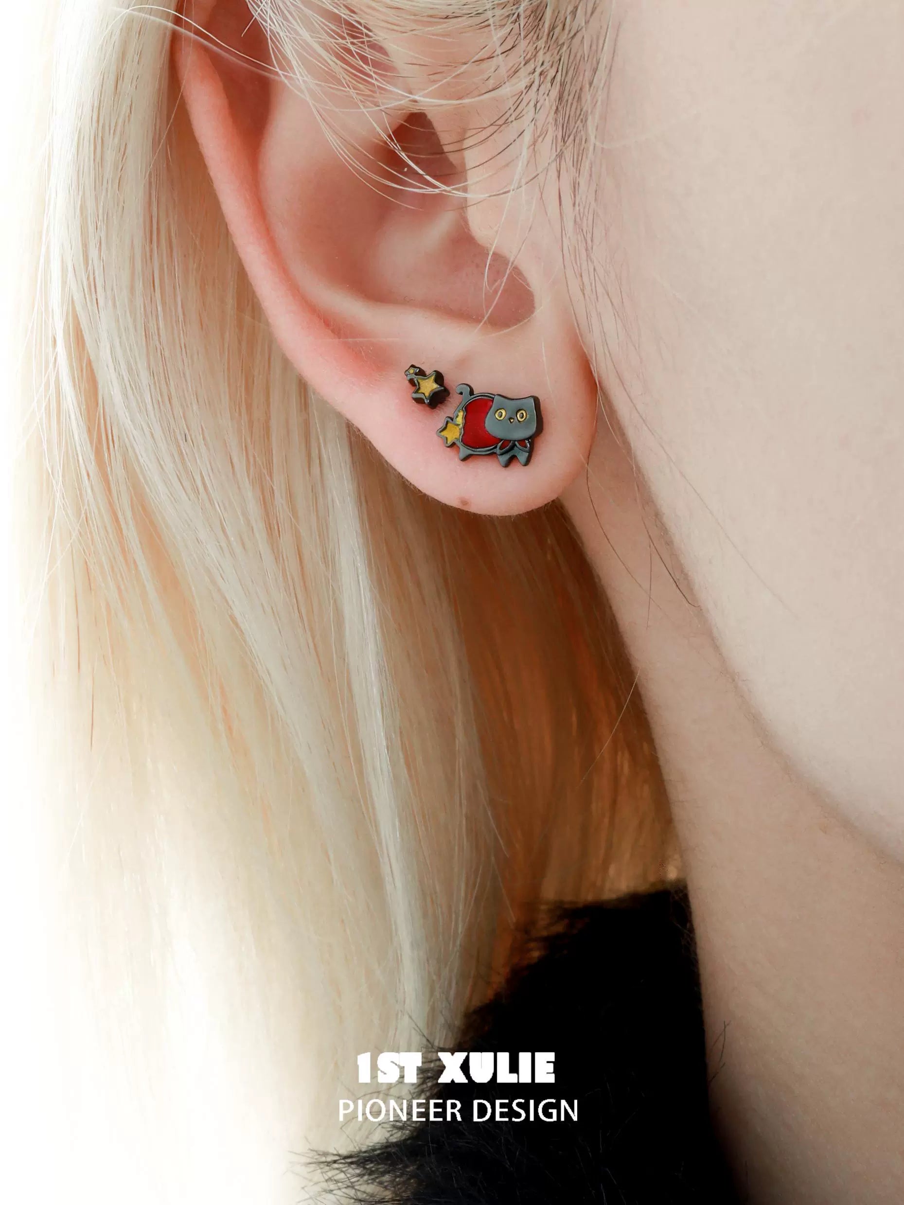 Y2K black cat earrings featuring a playful design and vibrant colors for a fun accessory