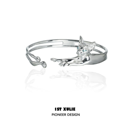 Silver Y2K cat bracelet featuring a playful cat design with sparkling details