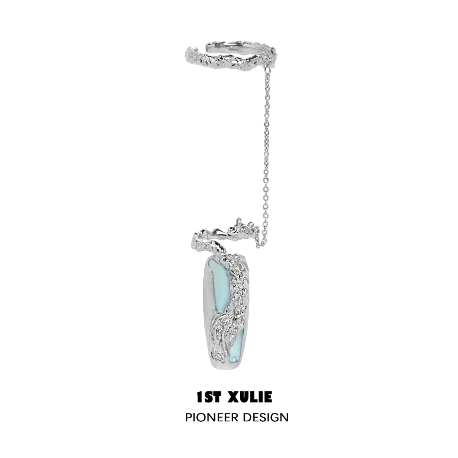 Silver Y2K fairy nail chain ring featuring intricate design and unique aesthetic