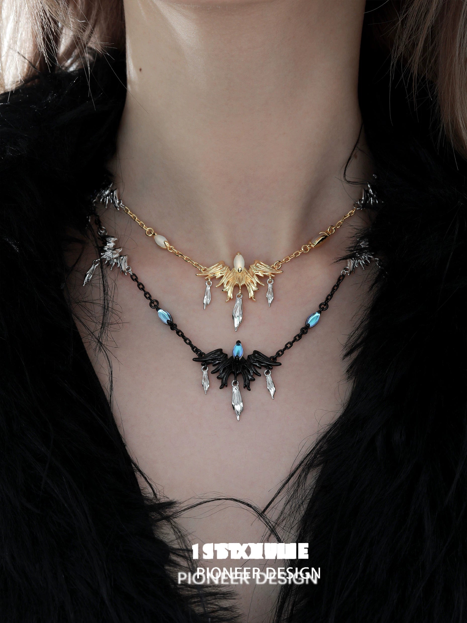 Y2K feather necklace in gold and black featuring sparkling pendant charms for a trendy look