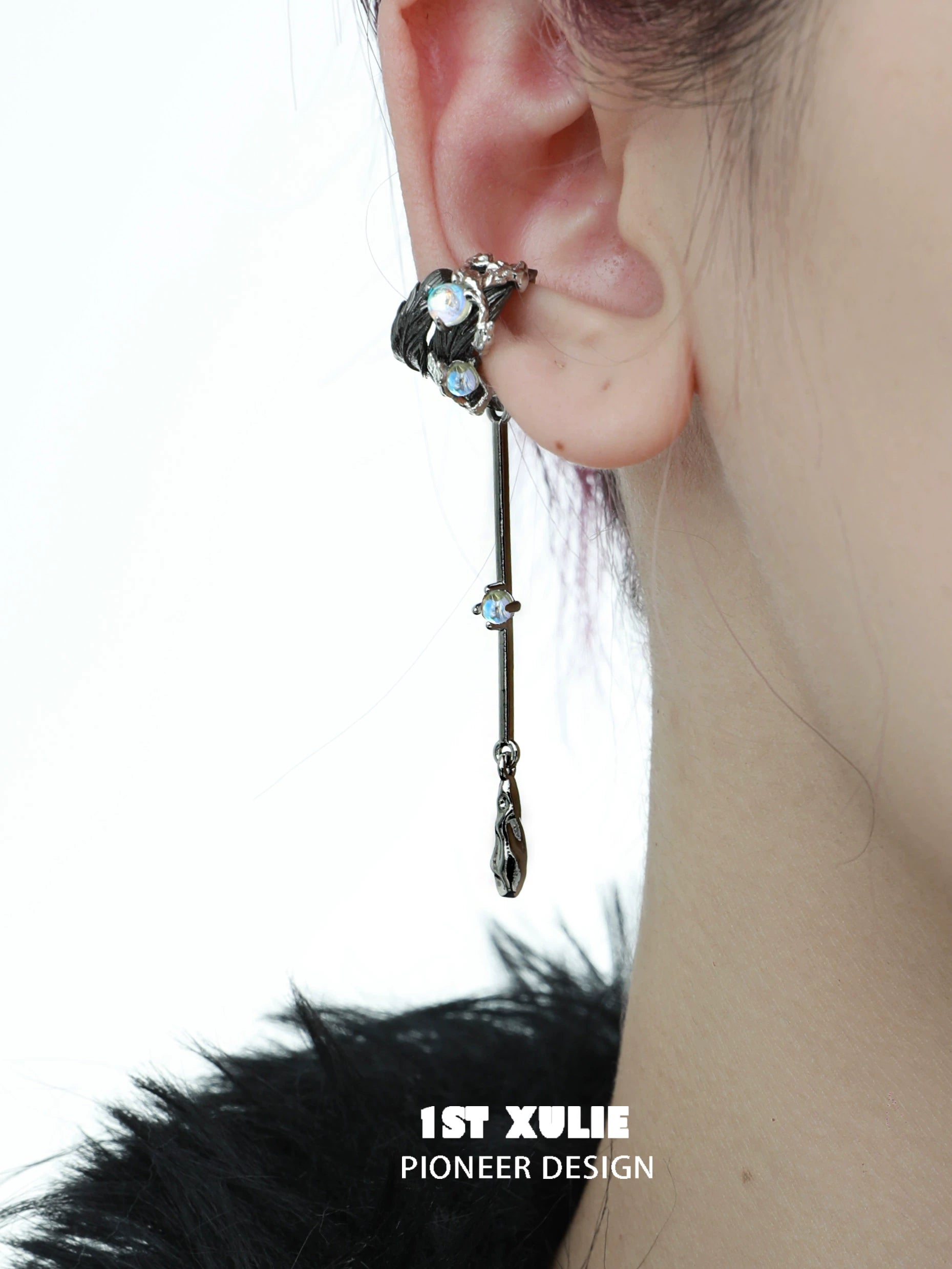 1STXULIE Y2K feather tassel ear clip with sparkling embellishments for a trendy look
