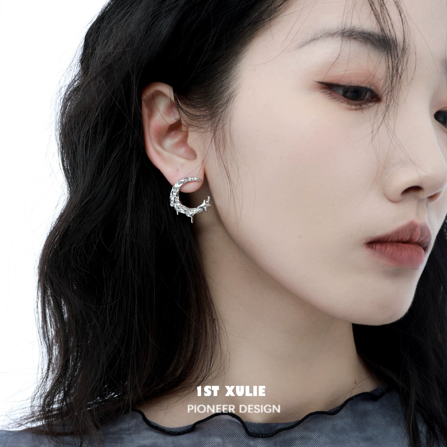 Stylish 1STXULIE Y2K moon earrings featuring a unique crescent design for trendy outfits