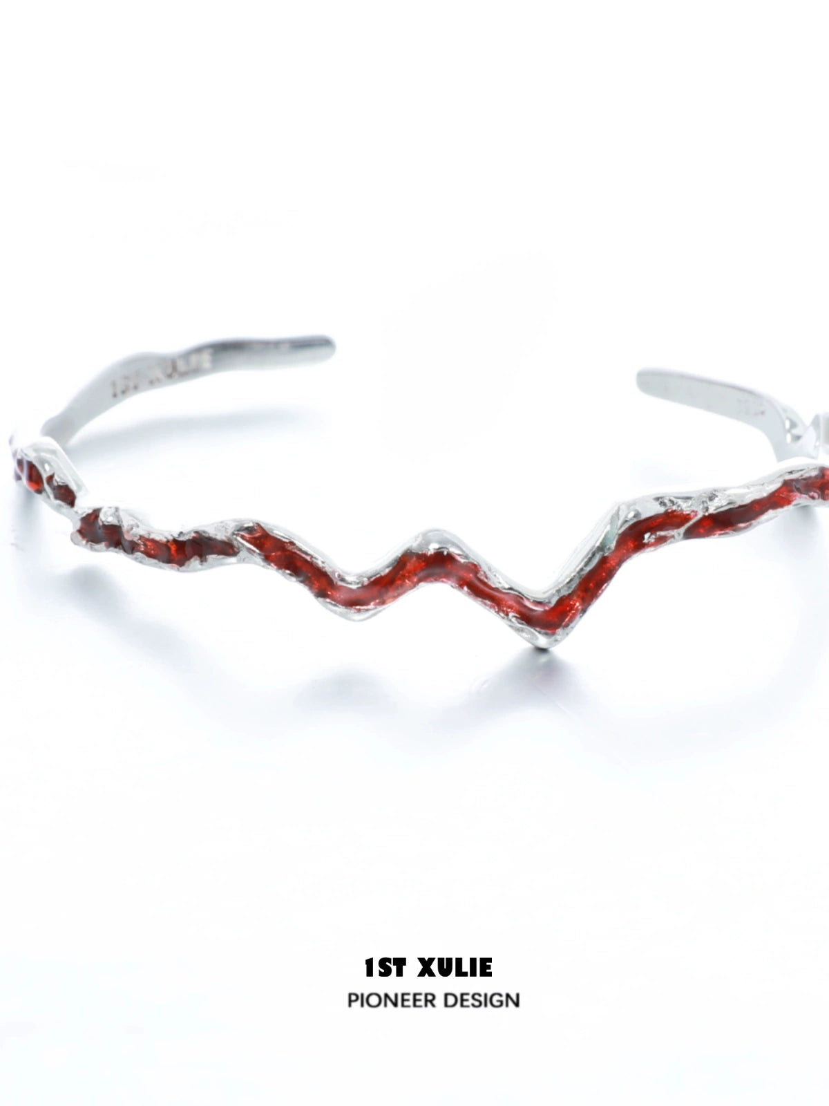 Y2K red silver bracelet featuring a unique zigzag design for a trendy accessory
