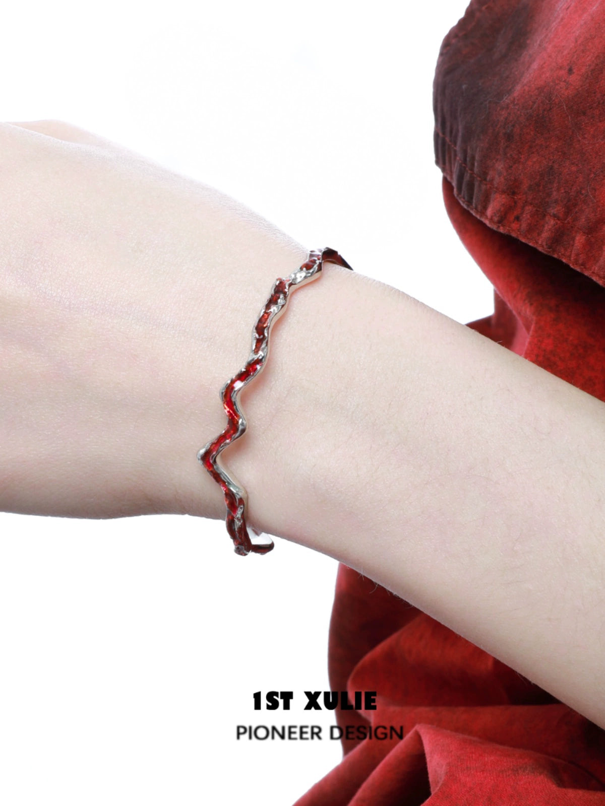 Y2K red silver bracelet with a wavy design, perfect for trendy accessory lovers