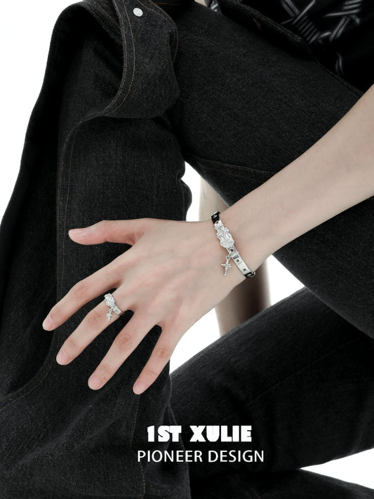 Model wearing a stylish 1STXULIE Y2K silver belt buckle ring alongside a chic bracelet