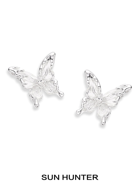 Elegant SUN HUNTER 3D butterfly earrings in silver for a stylish and whimsical look