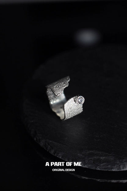 Textured silver travel ring with a unique design featuring a sparkling stone