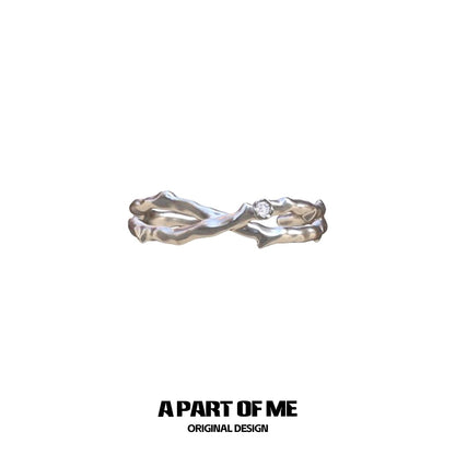 Thorned rose silver ring featuring an elegant twisted design and a sparkling stone