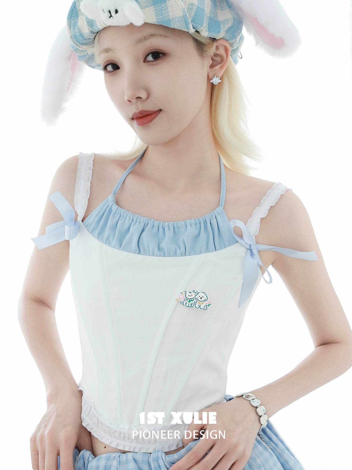 Cute angel cat and dog brooch from 1STXULIE, perfect accessory for stylish outfits
