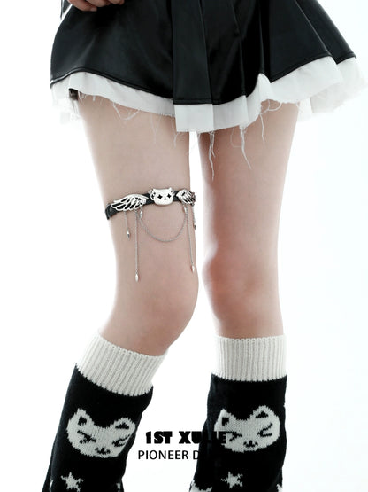Angel cat necklace featuring winged design, perfect accessory for cat lovers and unique fashion styles
