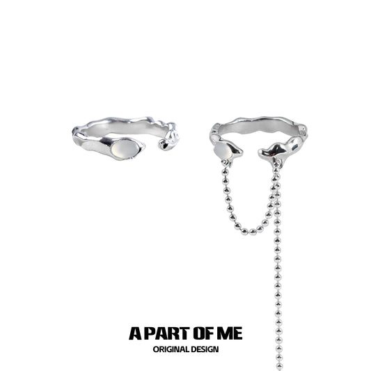 A PART OF ME Agate Silver Ring with a unique twisted design and delicate chain detail