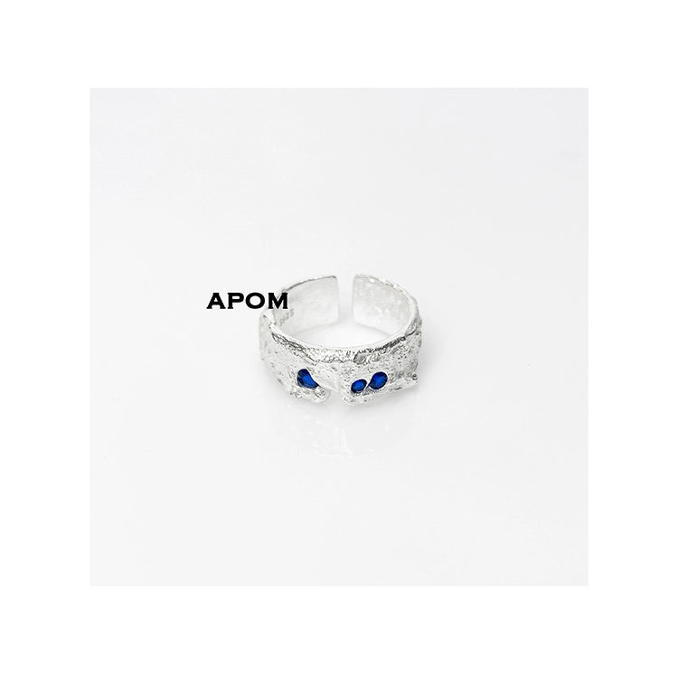 Stylish blue gemstone silver ring featuring a textured design and adjustable fit