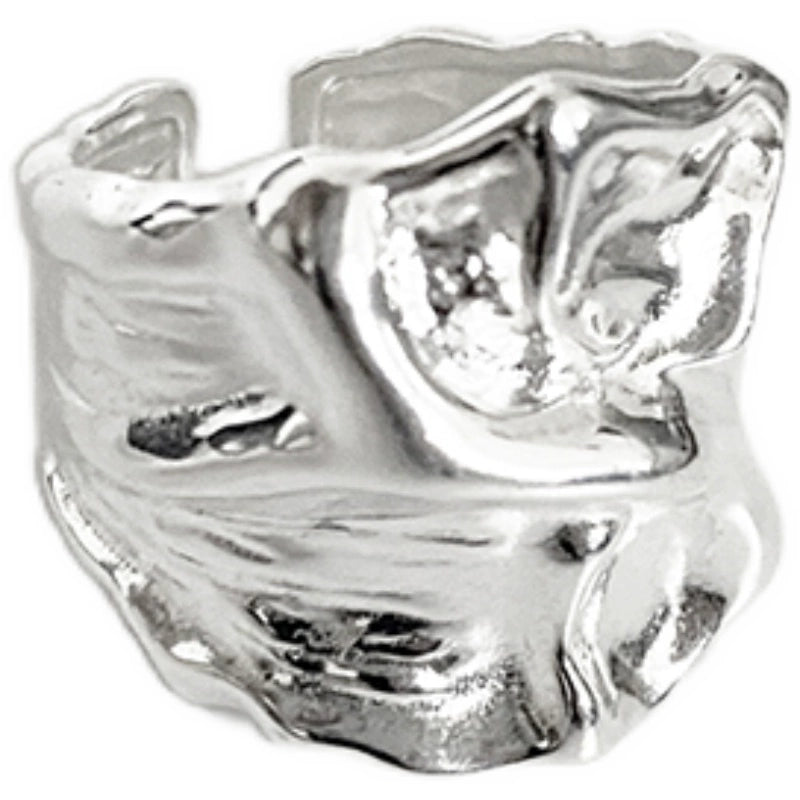 Lace pleated silver ring with a textured design for a unique and elegant accessory
