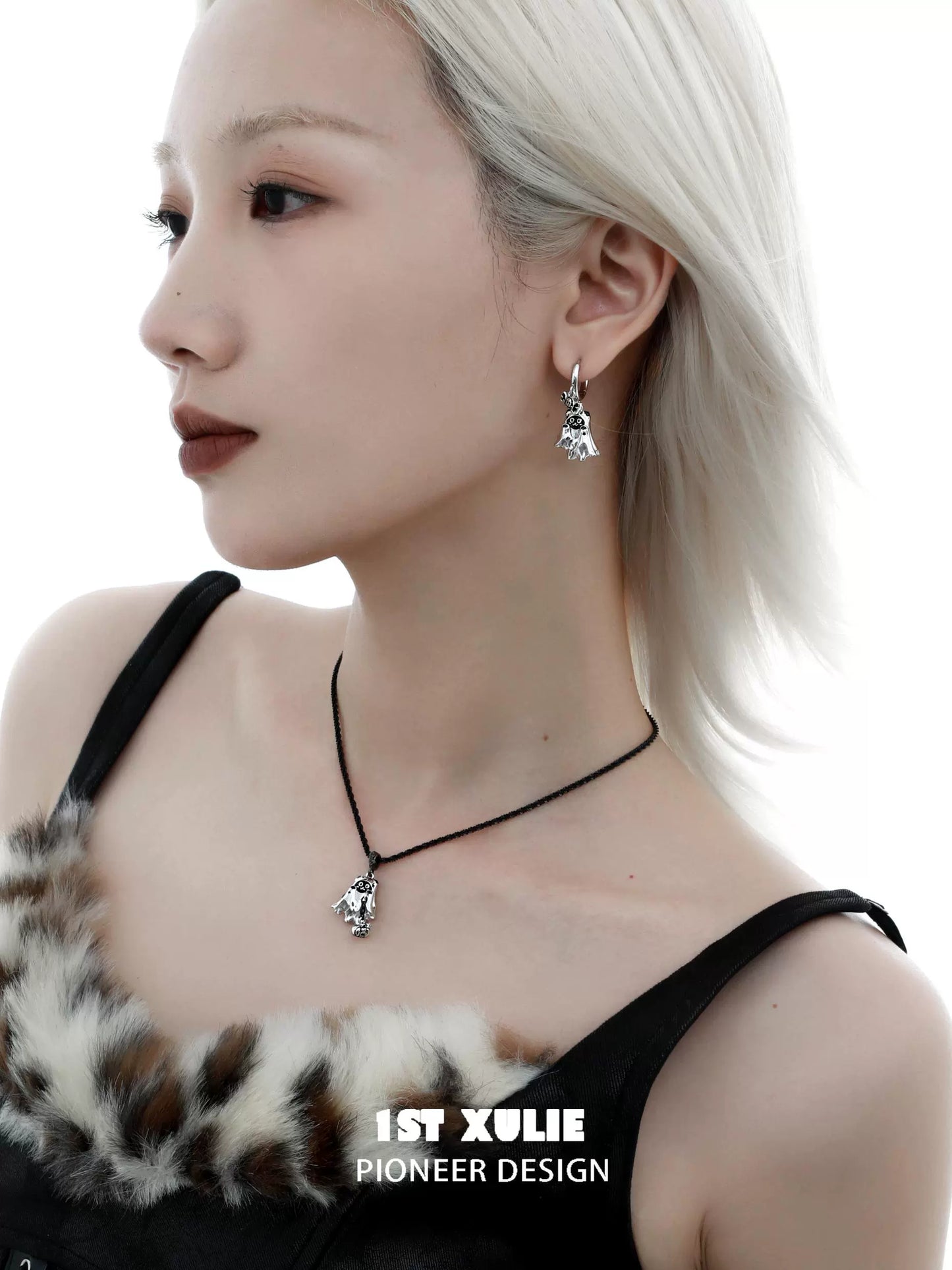 1STXULIE black cat ghost necklace featuring intricate design perfect for spooky accessory lovers
