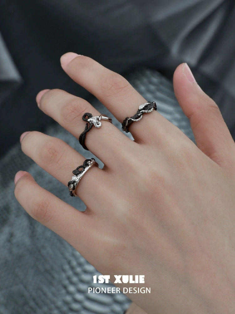 Stylish black snake couple rings featuring intricate designs for a unique accessory
