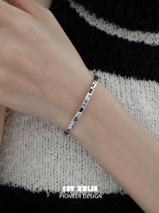Elegant cat silver bracelet with intricate design, perfect for cat lovers and stylish accessories