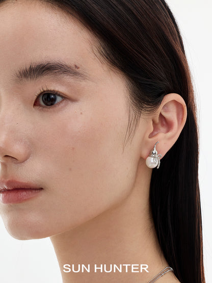 Elegant SUN HUNTER Chinese fortune gourd earrings with pearl design for a stylish look