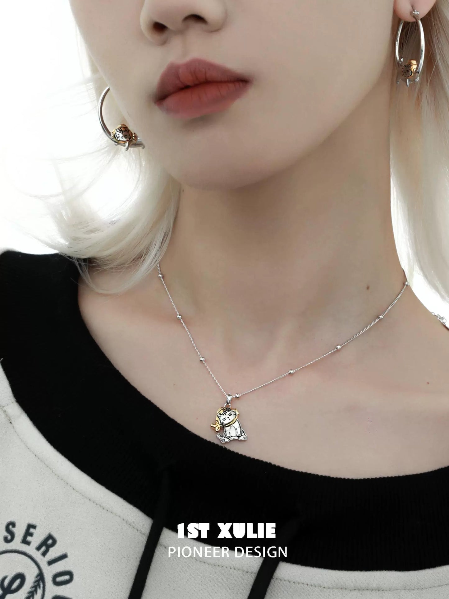 Cute cat necklace from 1ST XULIE featuring a charming cat pendant on a delicate chain