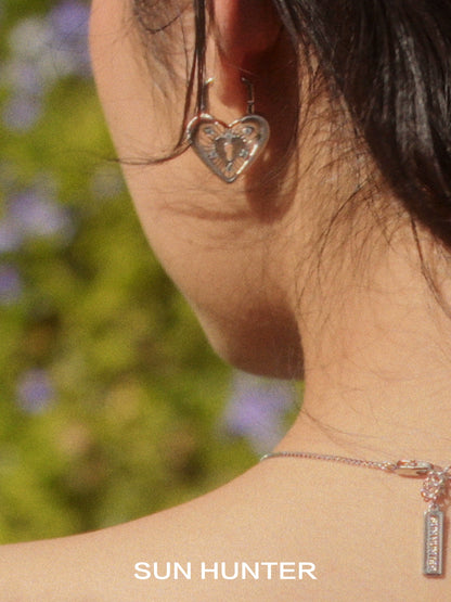 Sun Hunter French retro lock ring heart earrings in silver, perfect for vintage fashion lovers
