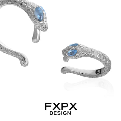 FXPX blue snake ear cuff in silver with sparkling details and blue gemstone eyes