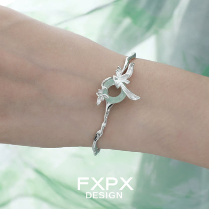 Elegant silver iris flower bracelet by FXPX design featuring intricate floral details