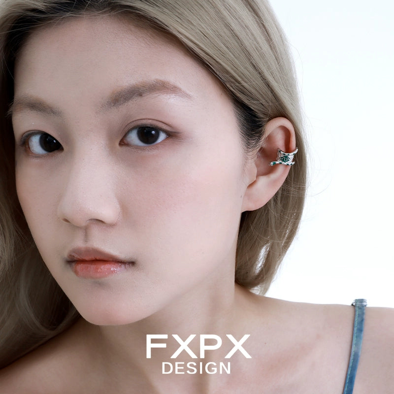 Stylish Y2K snake ear cuff from FXPX, showcasing a unique design for a trendy look
