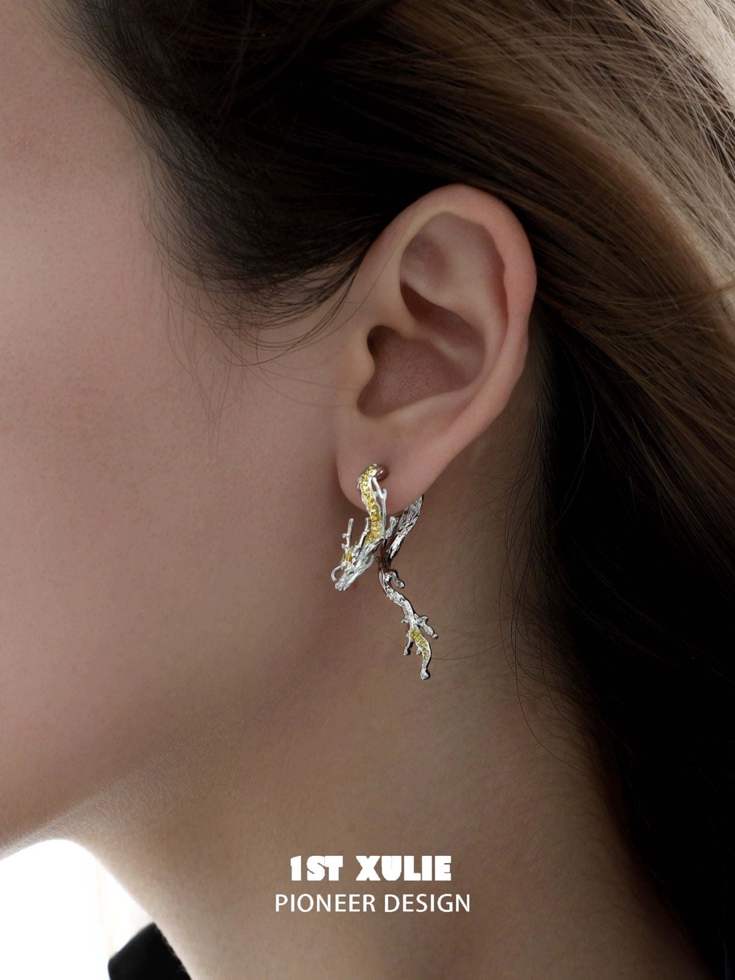 Elegant gold dragon stud earrings featuring intricate dragon designs for a unique accessory