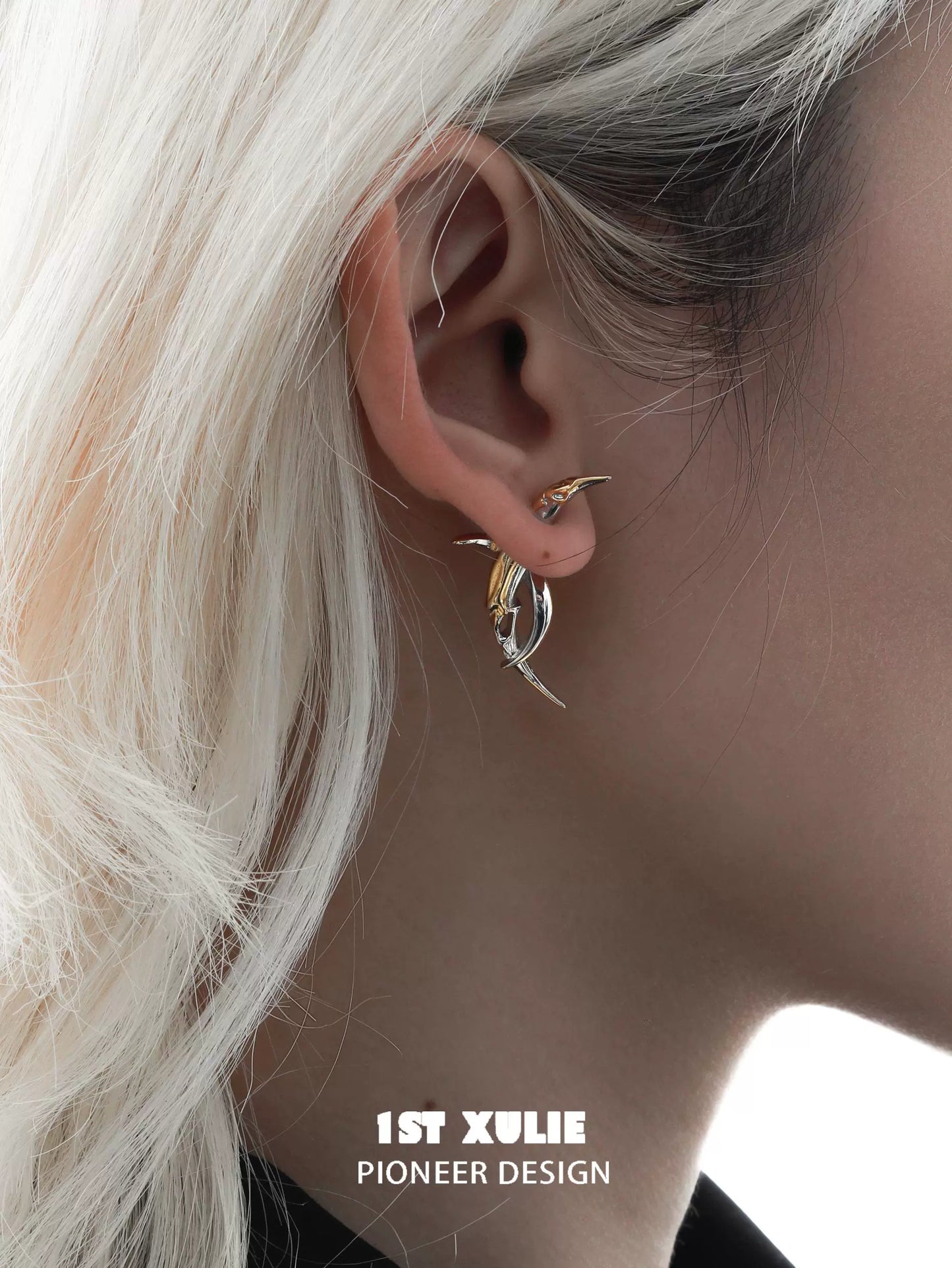 Y2K moon earrings in silver, featuring a stylish crescent design for a trendy look