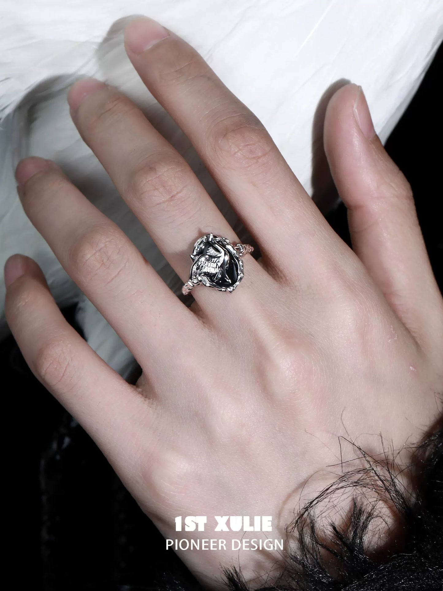 Gothic crane silver ring featuring intricate design and a black stone, perfect for unique fashion statements