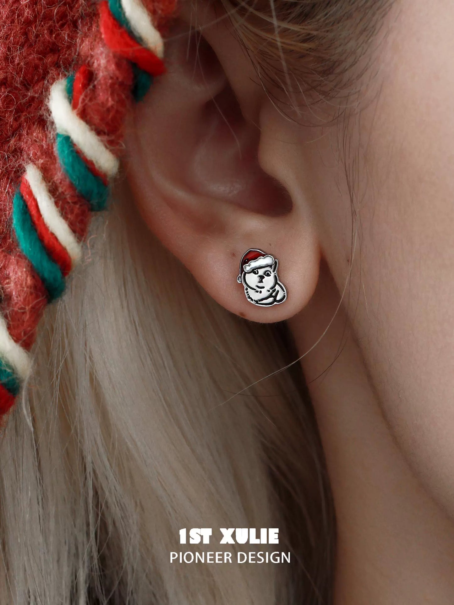 Cute Christmas cat stud earrings with a festive Santa hat design for holiday celebrations