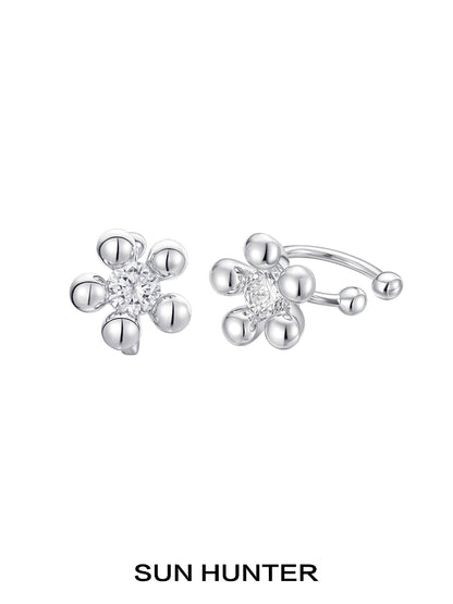 SUN HUNTER island flower silver earrings with floral design and sparkling center for elegant style